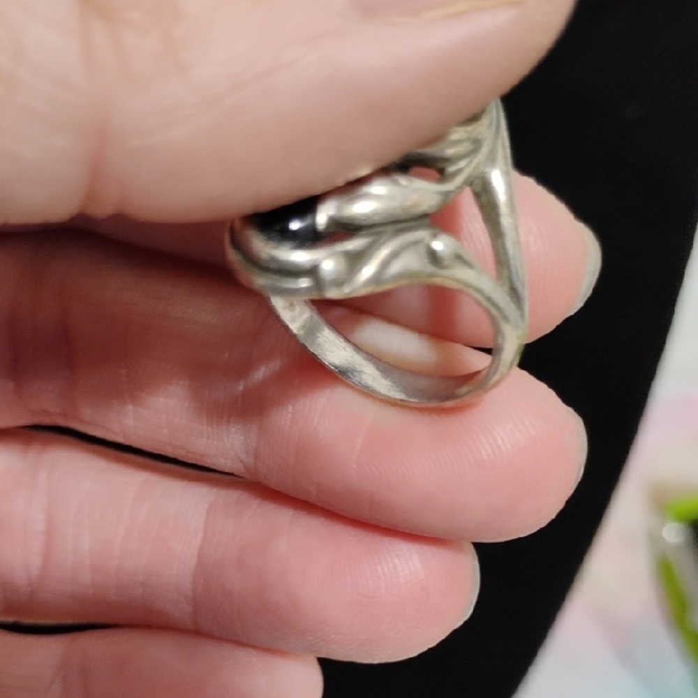 SALE! Vintage Sterling Silver & Black Onyx Navajo Ring W Scrollwork Sz.7 - Picture 11 of 11